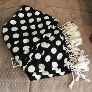 Black and white scarf