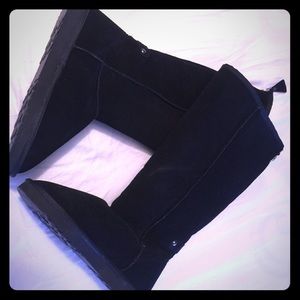 Warm black winter shoes from Diverse!