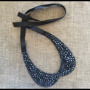 Breaded "Peter Pan" collar necklace.