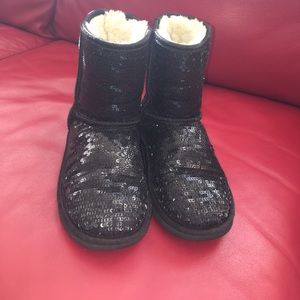 Little girl black sequence UGG