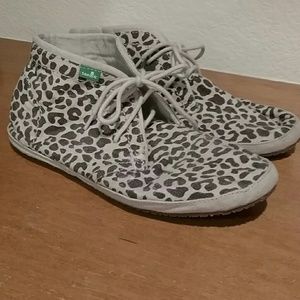 Sanuk leopard shoes
