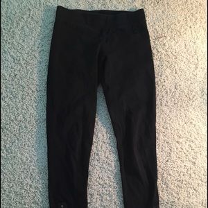 Super cute black leggings!