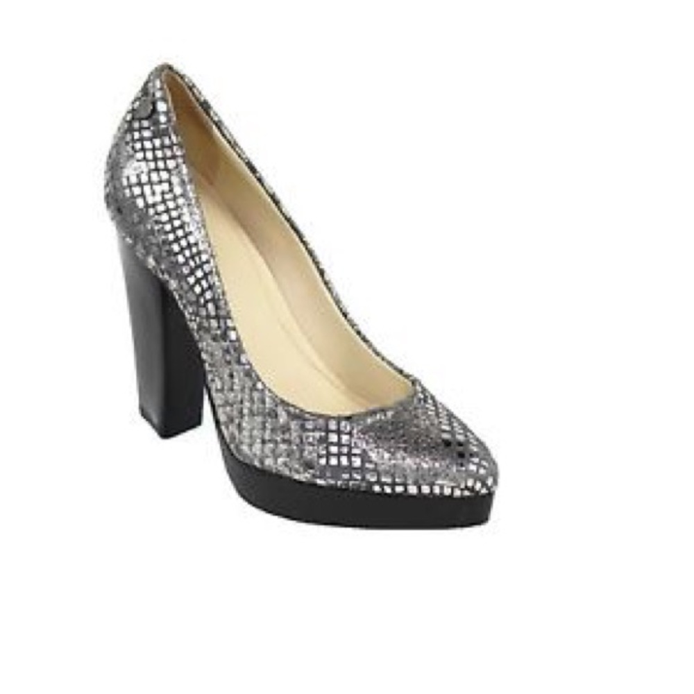 Worn once gorgeous Calvin Klein Emmy pumps