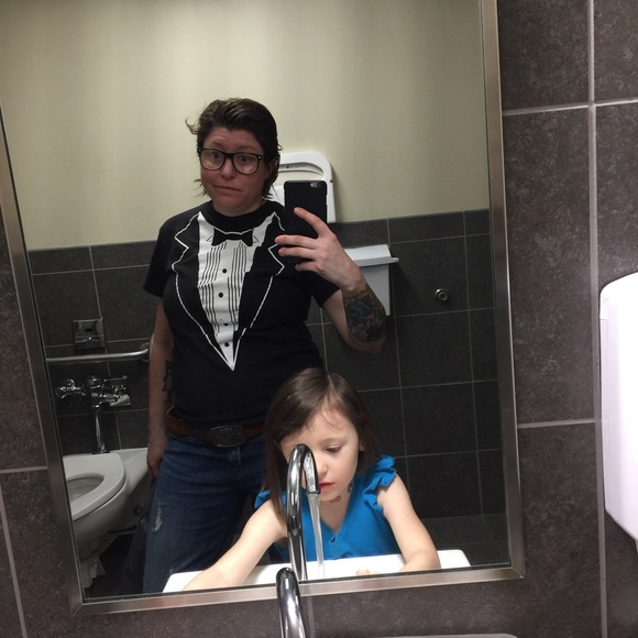 Meet your Posher, Amber - Picture 3 of 3