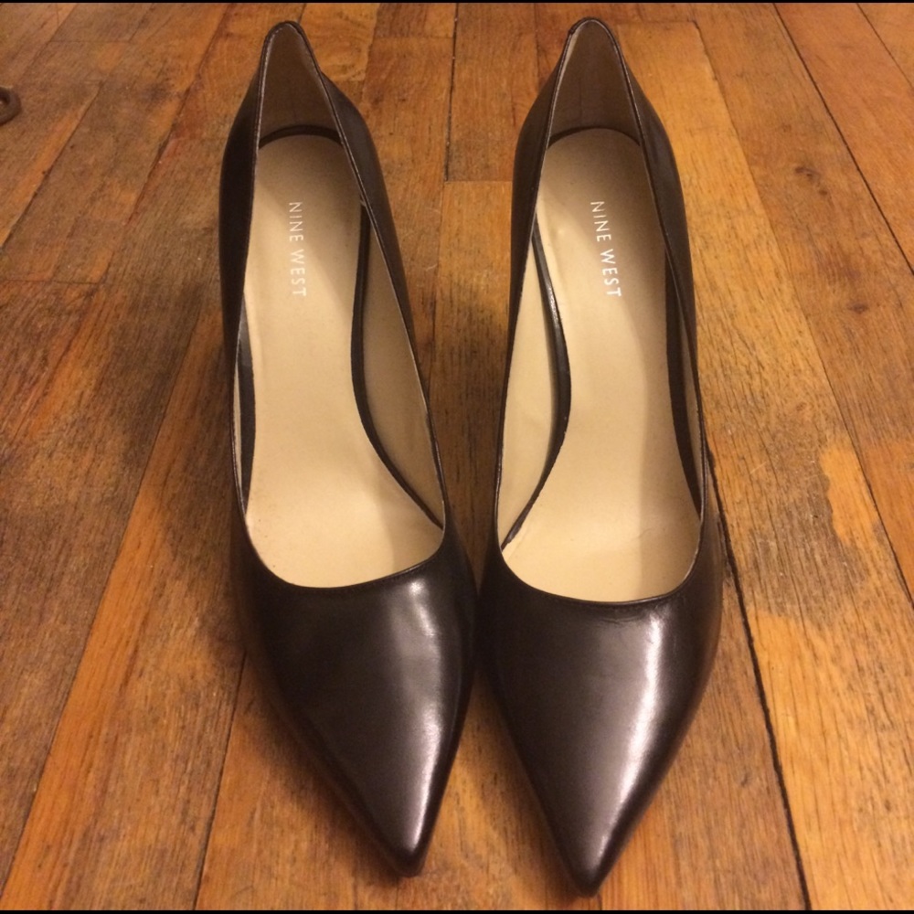 Classic Leather Pumps