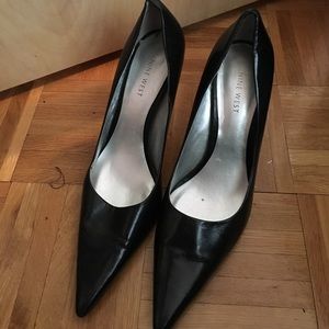 Nine West black leather pumps size 9