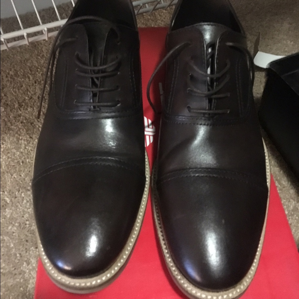 Black dress shoes