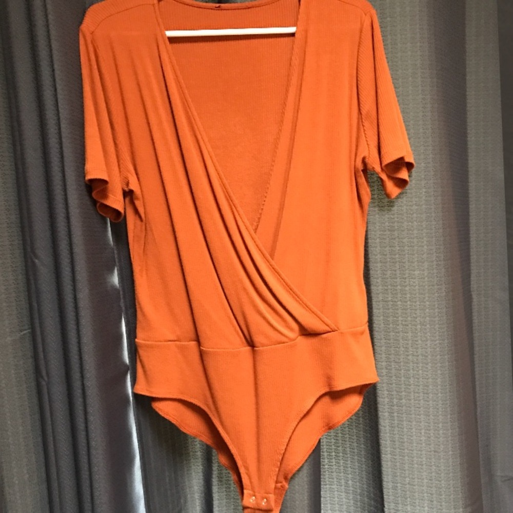 Short sleeve bodysuit