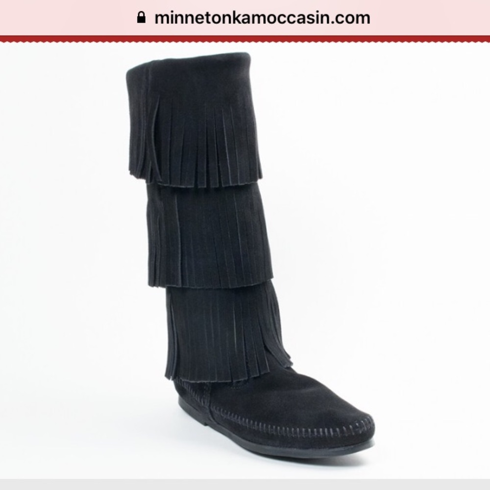 MINNETONKA 3 FRINGE BOOTS