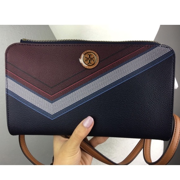 LIKE NEW Tory Burch Kerrington Wallet Crossbody - Picture 2 of 7