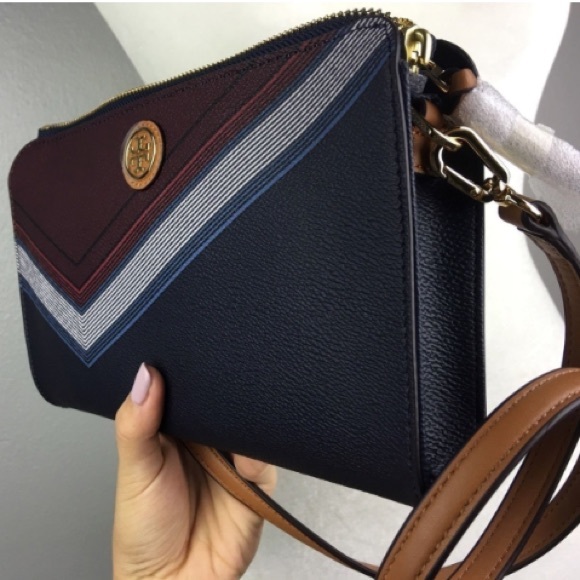 LIKE NEW Tory Burch Kerrington Wallet Crossbody - Picture 3 of 7