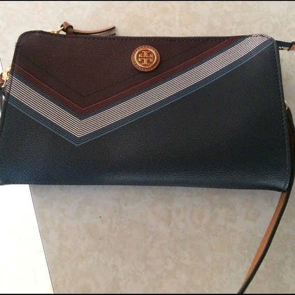 LIKE NEW Tory Burch Kerrington Wallet Crossbody - Picture 7 of 7