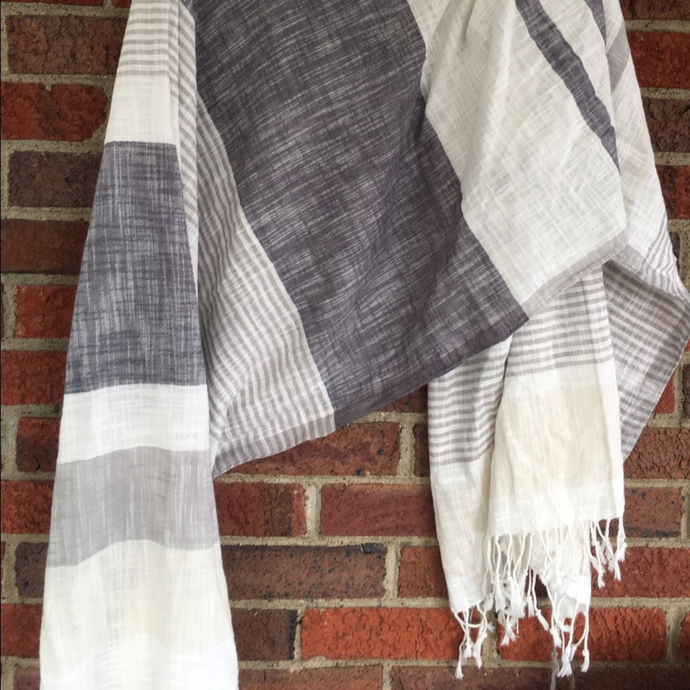 Gorge Stripped White/cream/grey Fringe Scard