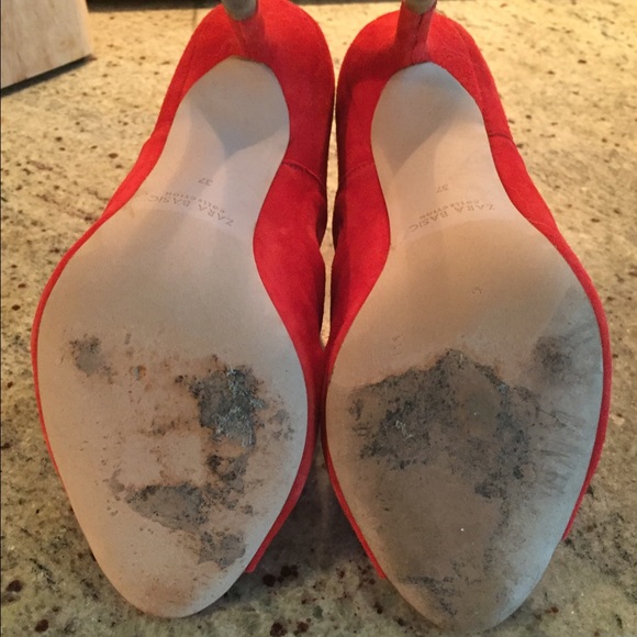 Red suede cut out back zip pumps - Picture 3 of 4