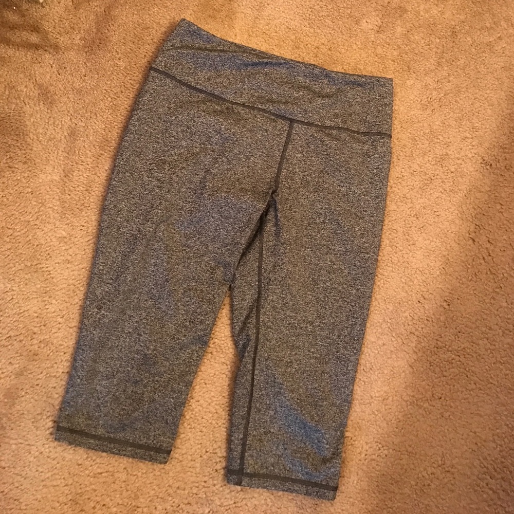 🎉 ON SALE 🎉 VS Knockout Crop - Like New