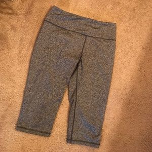 🎉 ON SALE 🎉 VS Knockout Crop - Like New