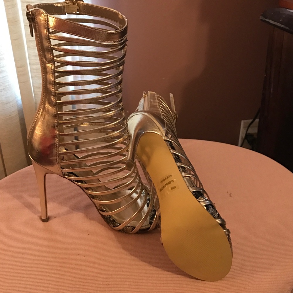 Designer Shoes - Picture 3 of 4