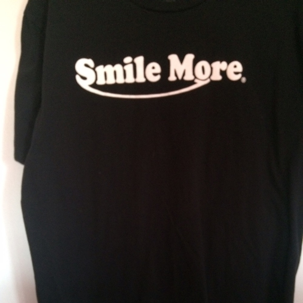 Smile more tee