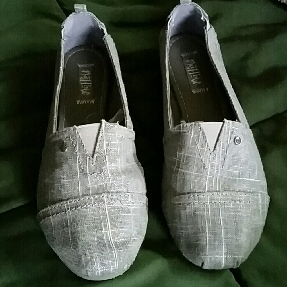 Grey canvas shoes size 8