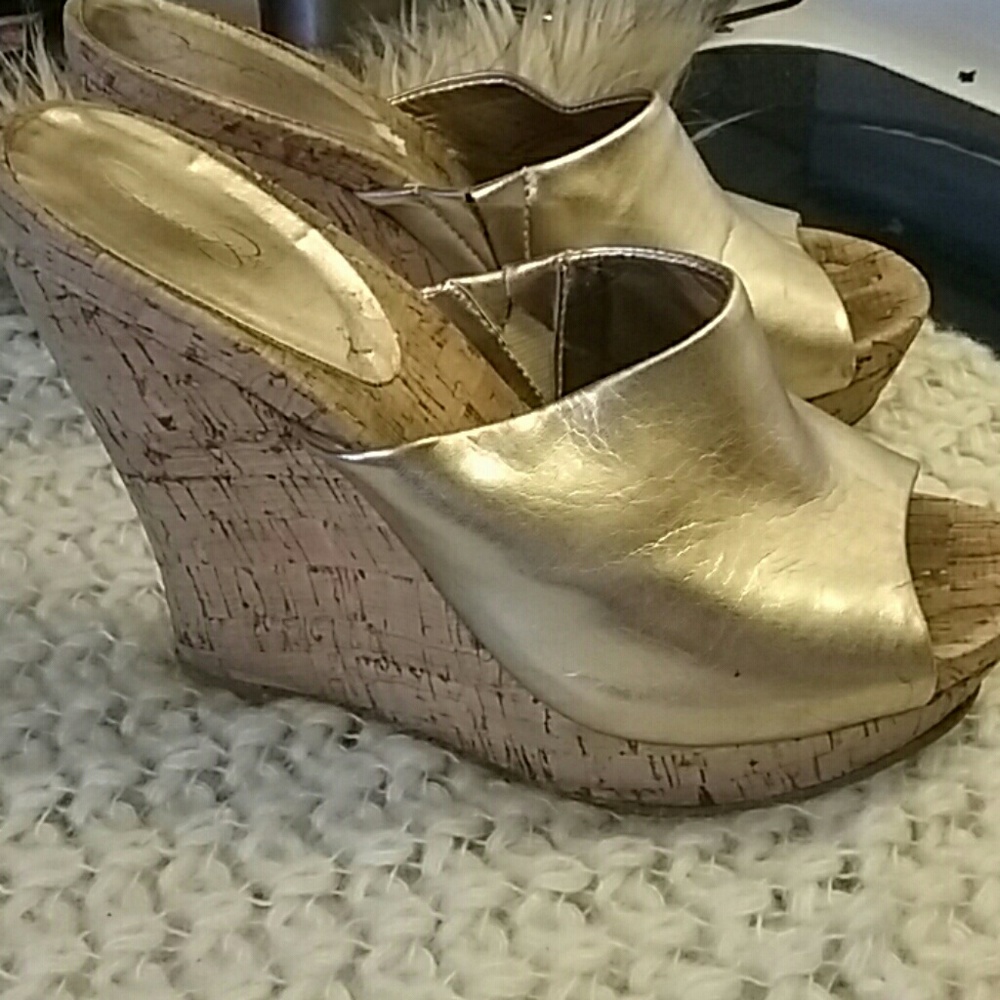 Jessica simpson gold wedges