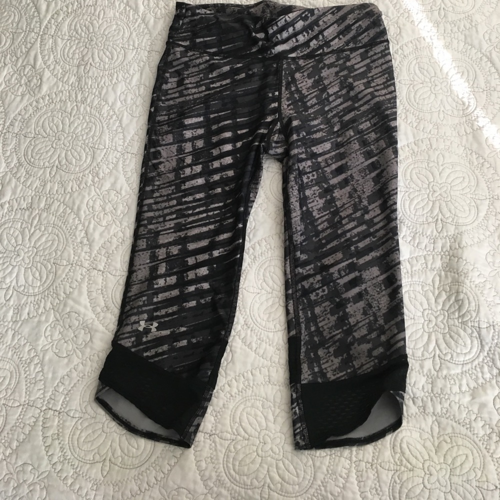 Women's Under armor crop athletic pants