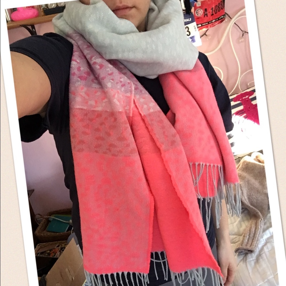 Gap scarf
