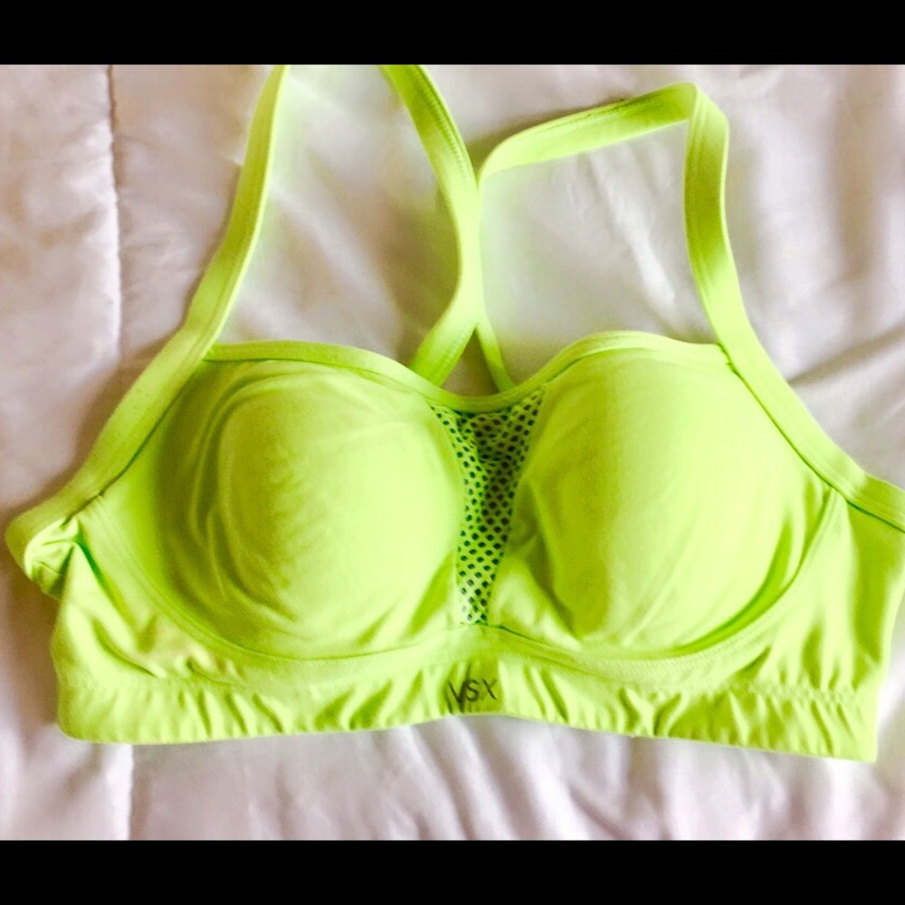 💞SOLD💞 Green Victoria's Secret Sports Bra