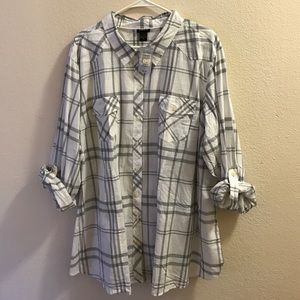 Torrid White and Grey Plaid Button Down - Size 4