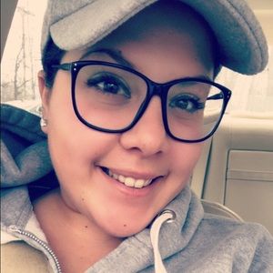 Meet your Posher, Monique