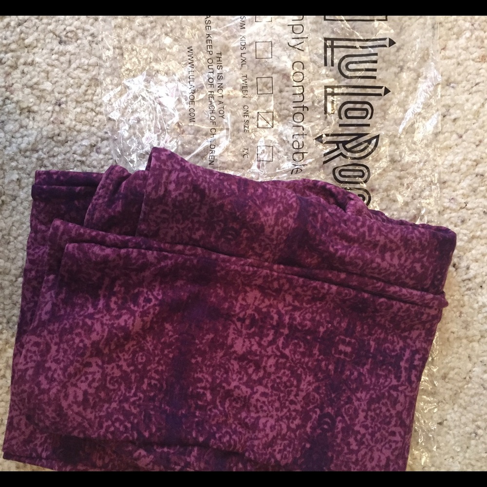 Lularoe OS (onesize) purple tie dye leggings!