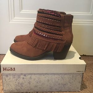 Never worn** Brown boots with small heel