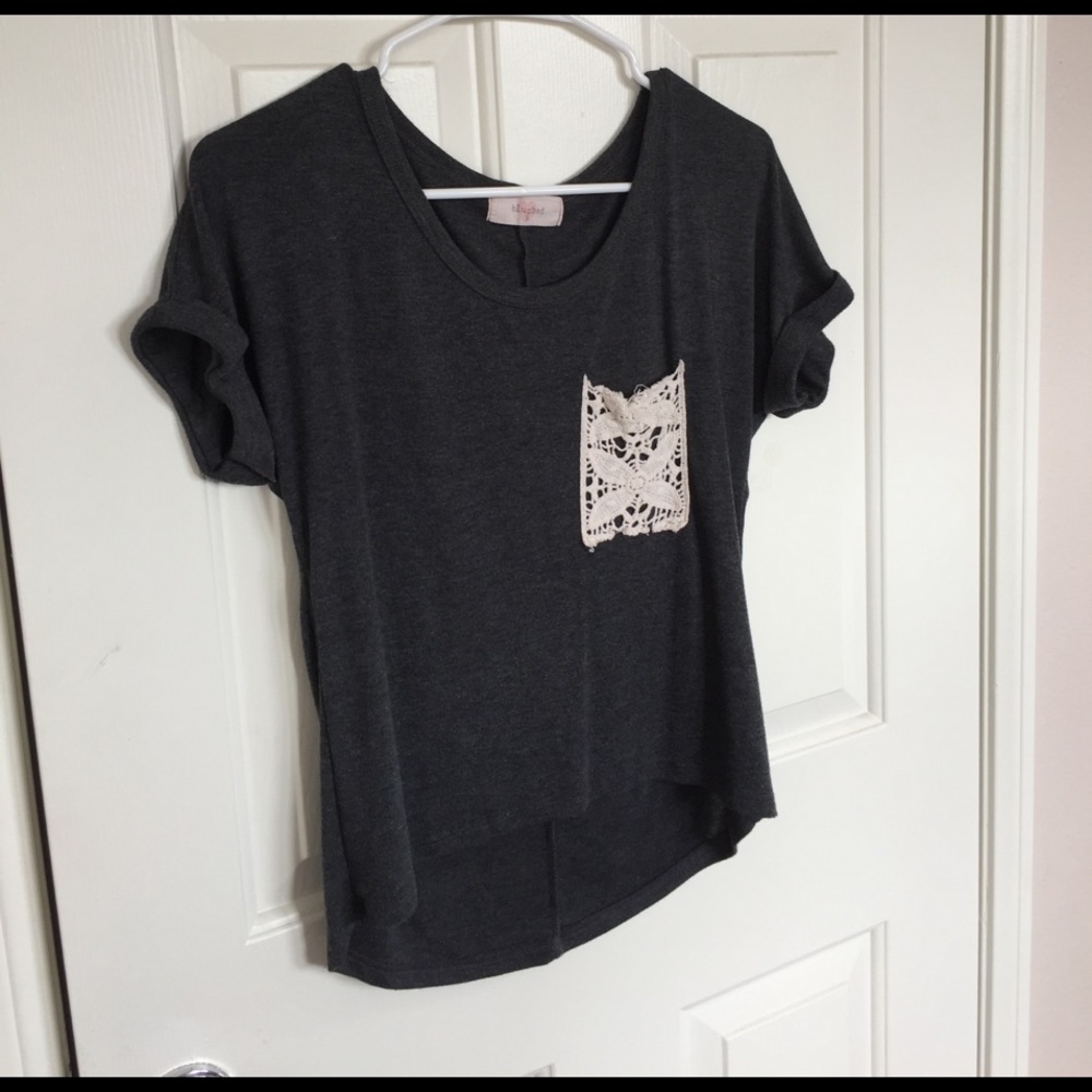 Gray tshirt with floral pocket