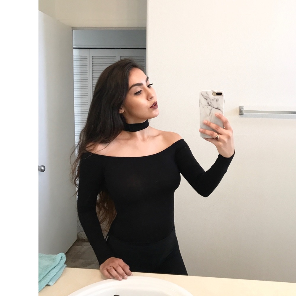 • Choker Off the Shoulders Top • - Picture 3 of 6