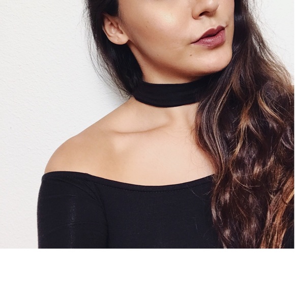 • Choker Off the Shoulders Top • - Picture 4 of 6