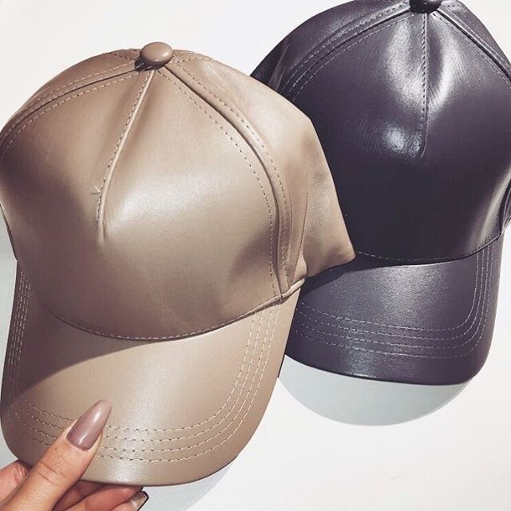 • Black Leather Cap • - Picture 3 of 4