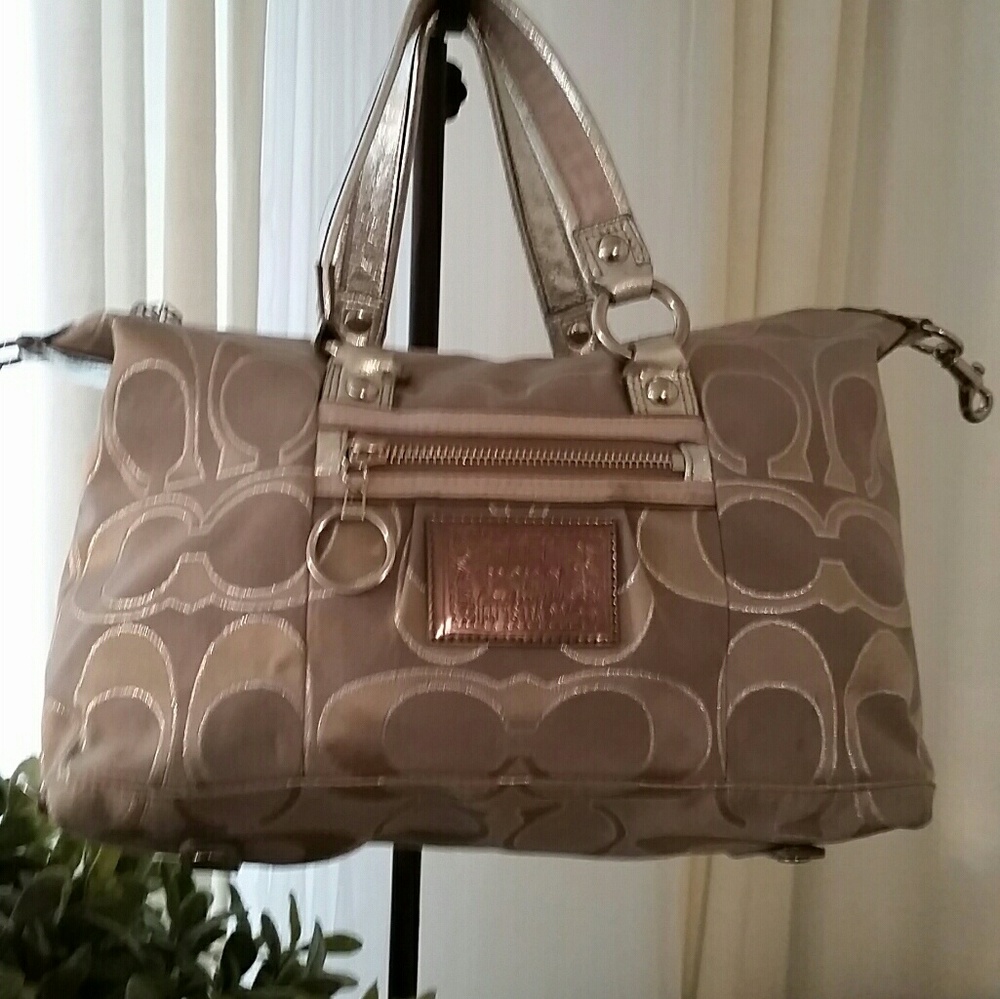 BUY ME! Gorgeous Coach Bag.