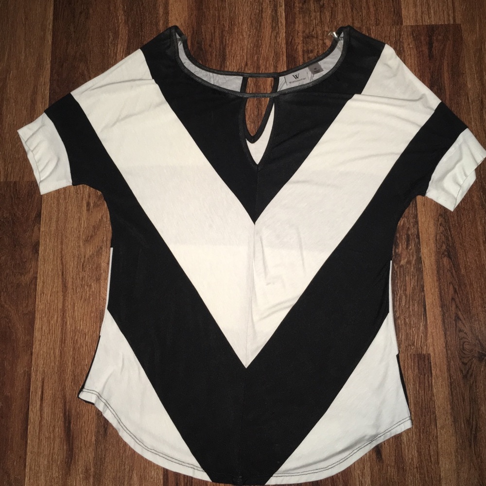 Black and white women's keyhole top.