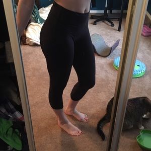 Lululemon crop leggings with booty contour
