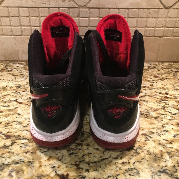 Lebron 8 Red/Black - Picture 2 of 4