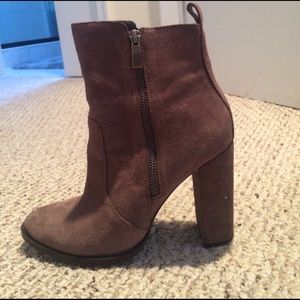 Steve Madden stone suede boots
