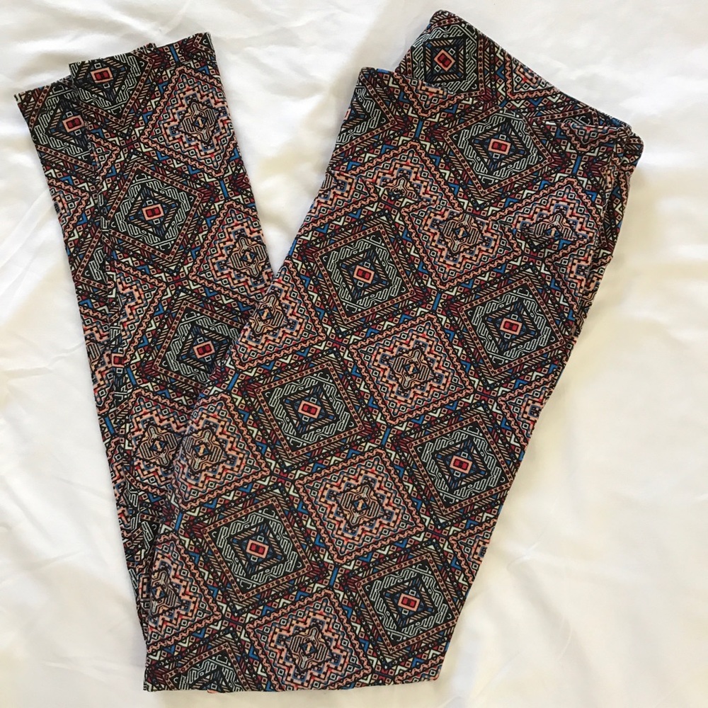LulaRoe Tall and Curvy Leggings