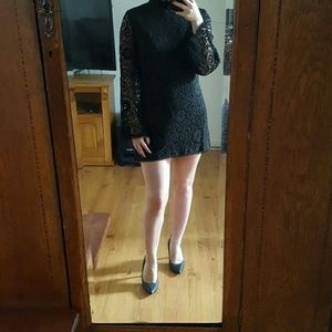 Short bell sleeved dress