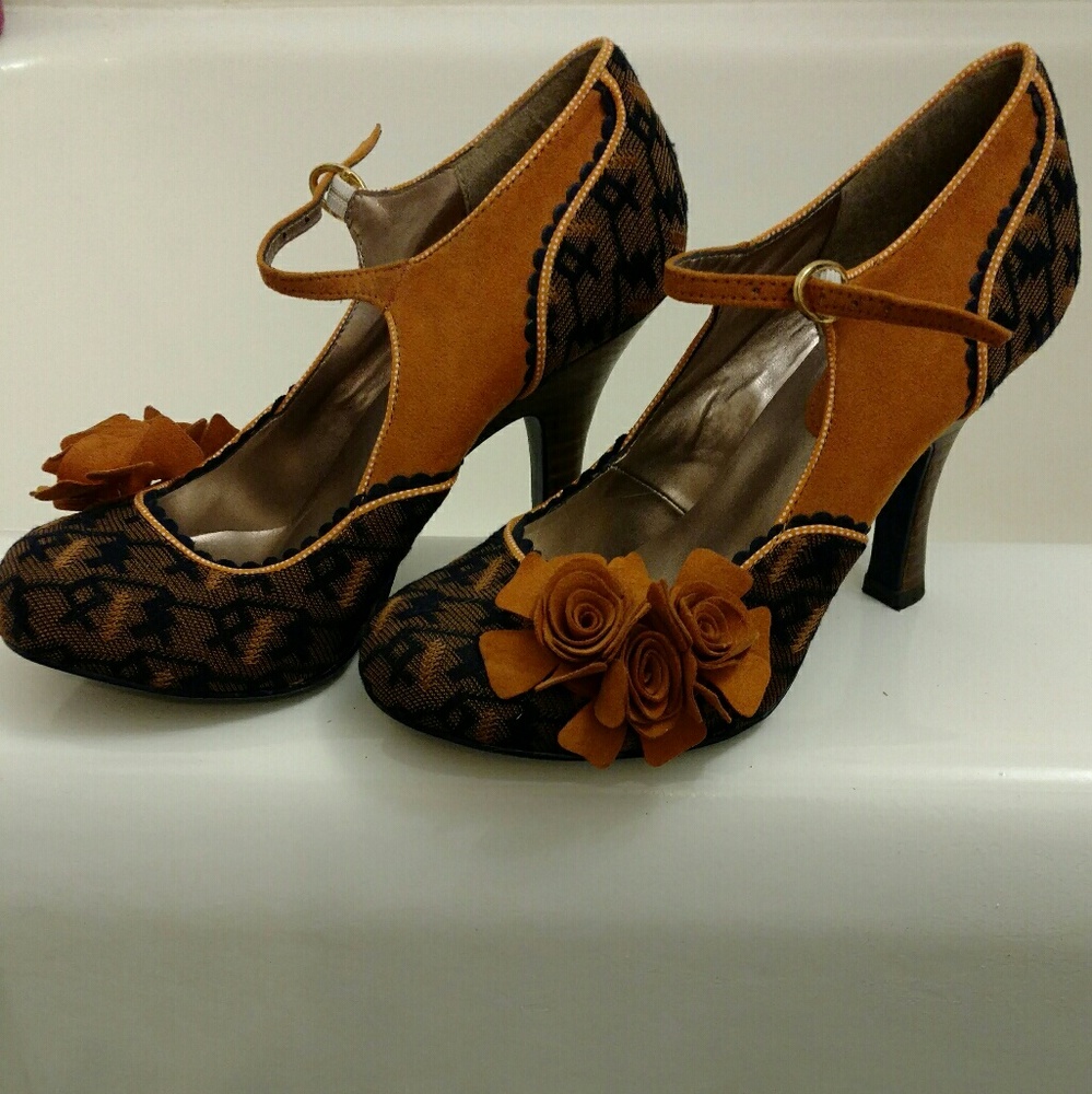 Ruby Shoo Amber/Black Mary Jane heels