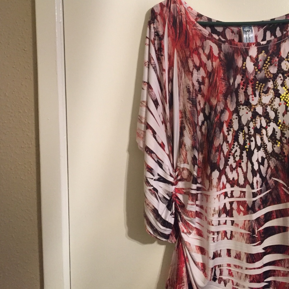 Flowy red/white shirt