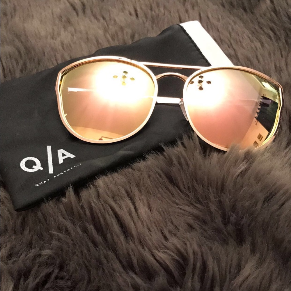 QUAY ROSE GOLD SUNGLASSES - Picture 2 of 3