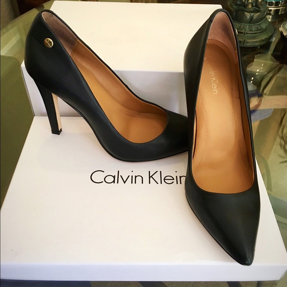Calvin Klein Black Leather Pumps sz 5