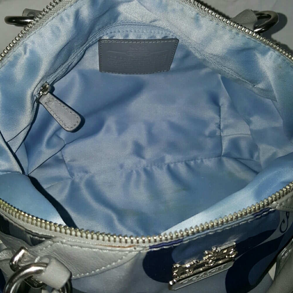 Authentic Coach purse !!! - Picture 3 of 4