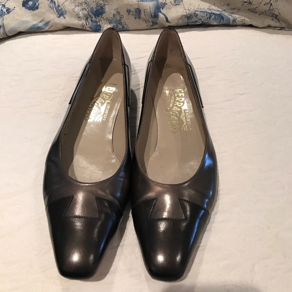 Bronze vintage Ferragamo low heeled flats