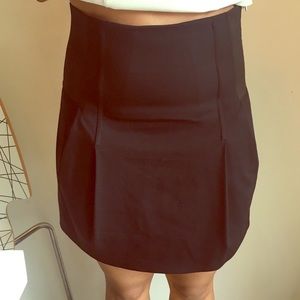 Mini black skirt Elizabeth and James size 4