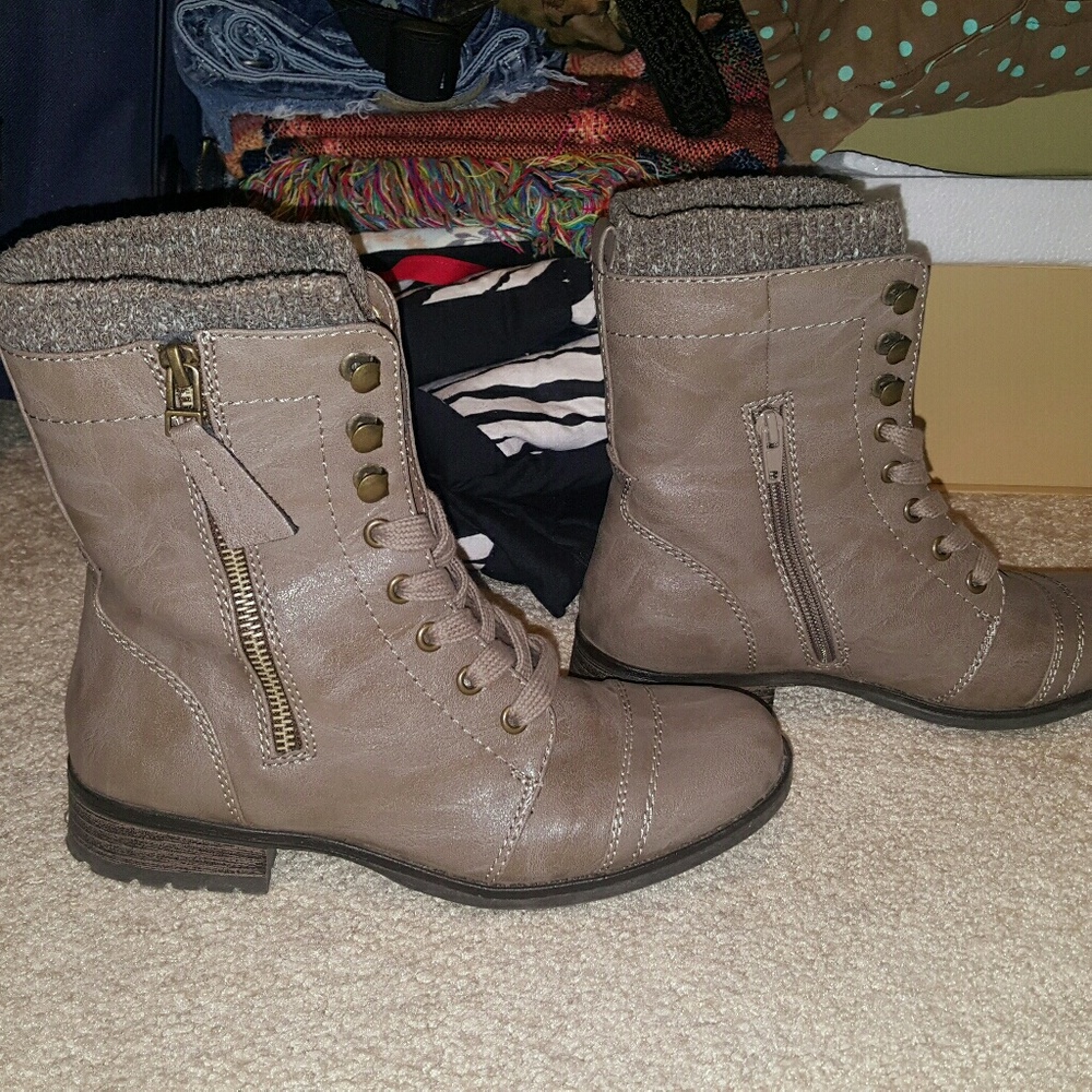 Combat boots